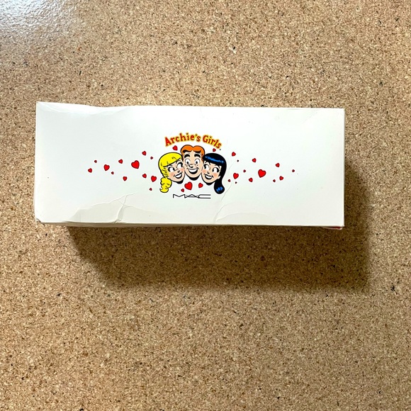 MAC “Just a Flirt” Make-Up Bag - Picture 5 of 5